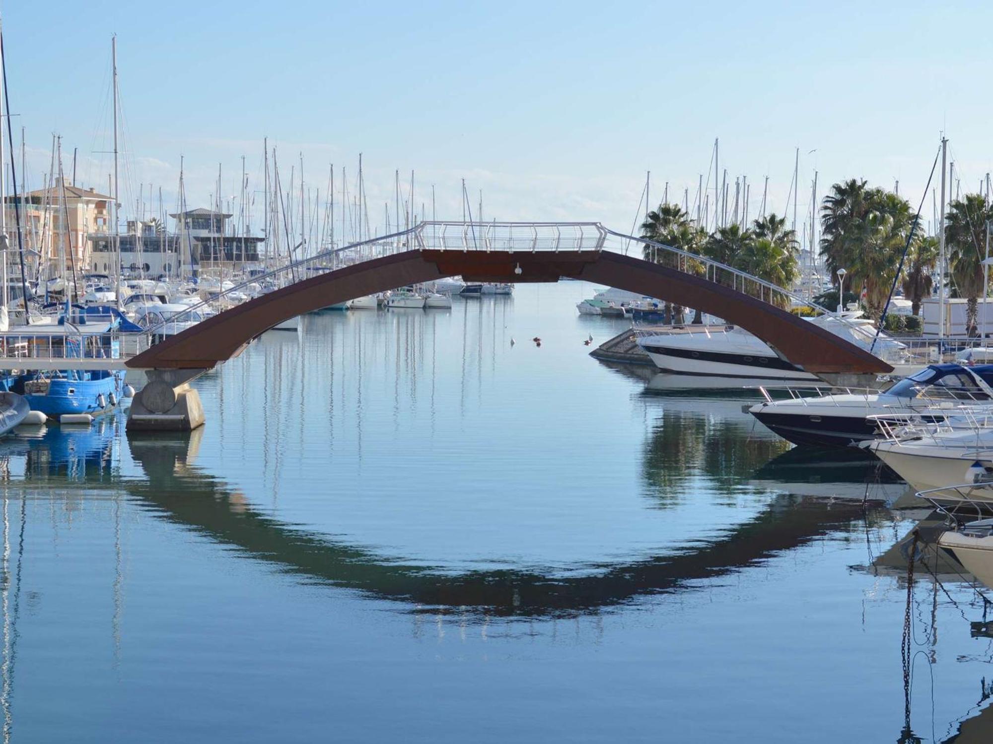 Calme Avec Piscine, Parking Prive, Et Acces Proche A La - 4 Couchages - Fr-1-226a-125 * Frejus