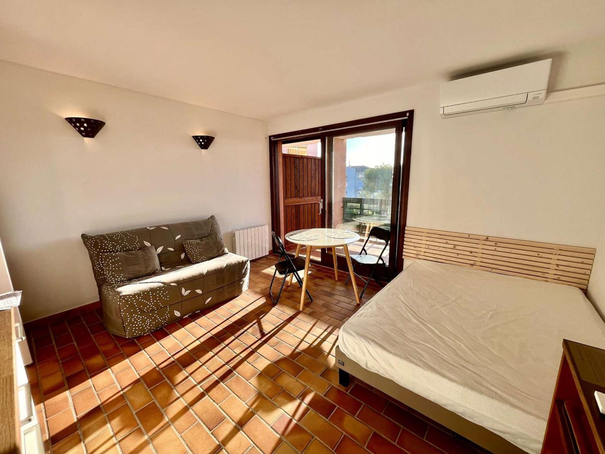 Calme Avec Piscine, Parking Prive, Et Acces Proche A La - 4 Couchages - Fr-1-226a-125 Apartment *
